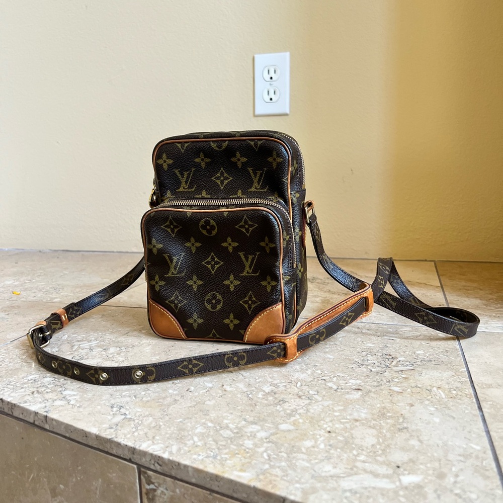 Louis Vuitton Amazon Crossbody - Picture 2 of 11